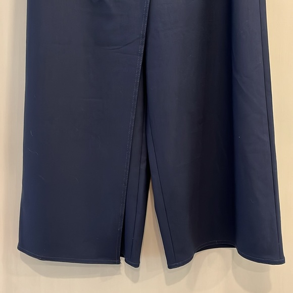 EUC Club Monaco wide leg wrap front navy blue wool blend culotte style pants - Picture 4 of 12